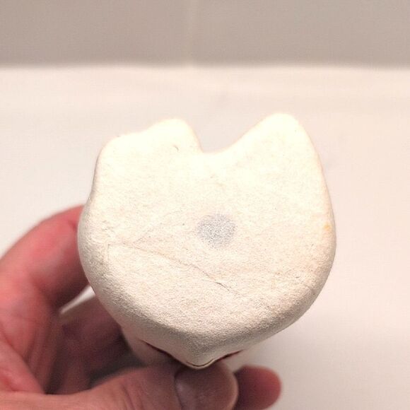 Japanese Lucky Cat Maneki Neko Figurine with Red Collar and Gold Bell - Picture 6 of 8